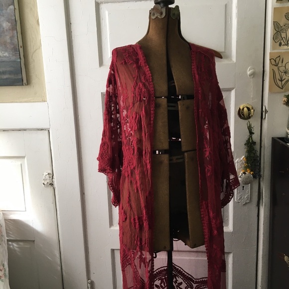 Other - 🌼Blue Rain Lacey Maroon robe